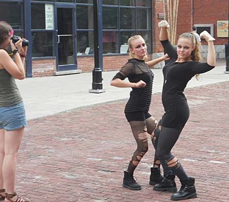 Zummerstreetperformer 450x397